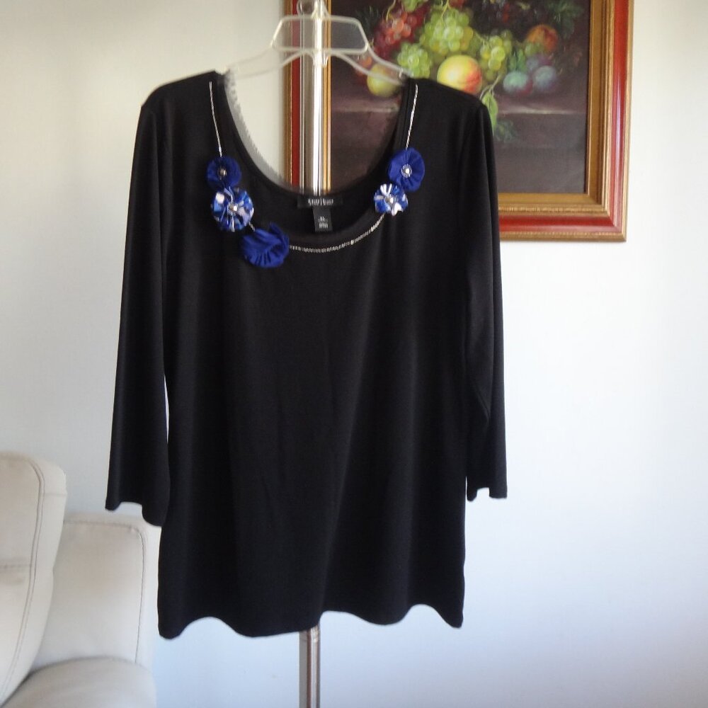 White House Black Market Blouse-top decorated at the neckline Sz XL